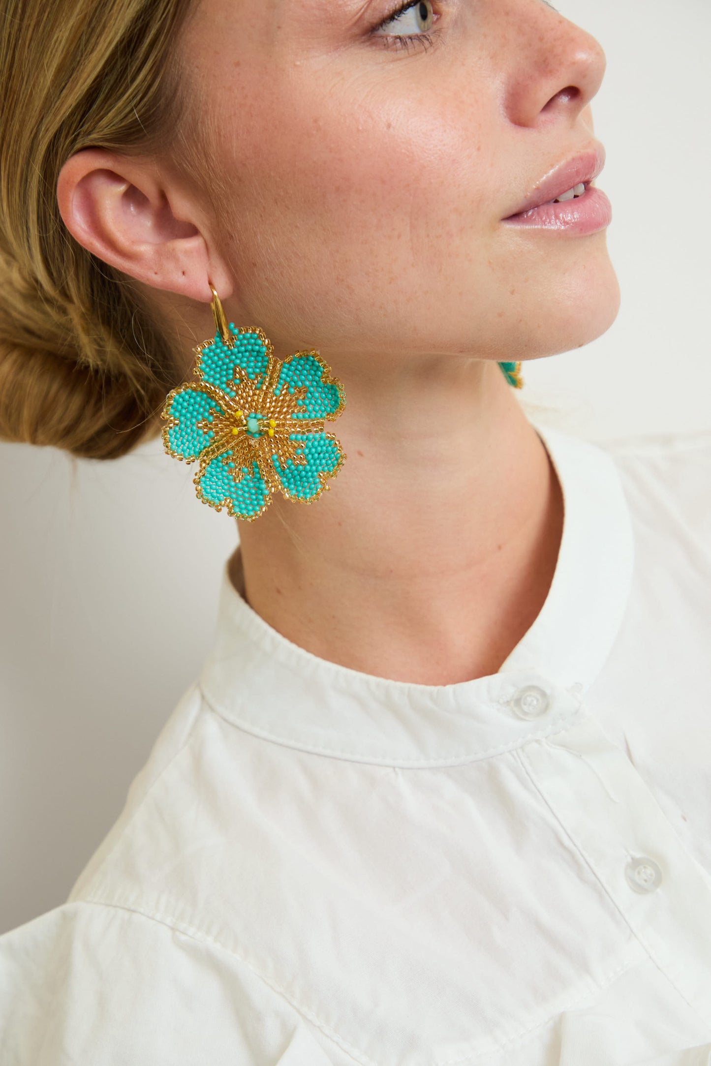 FLOWER EARRING LIGHT BLUE