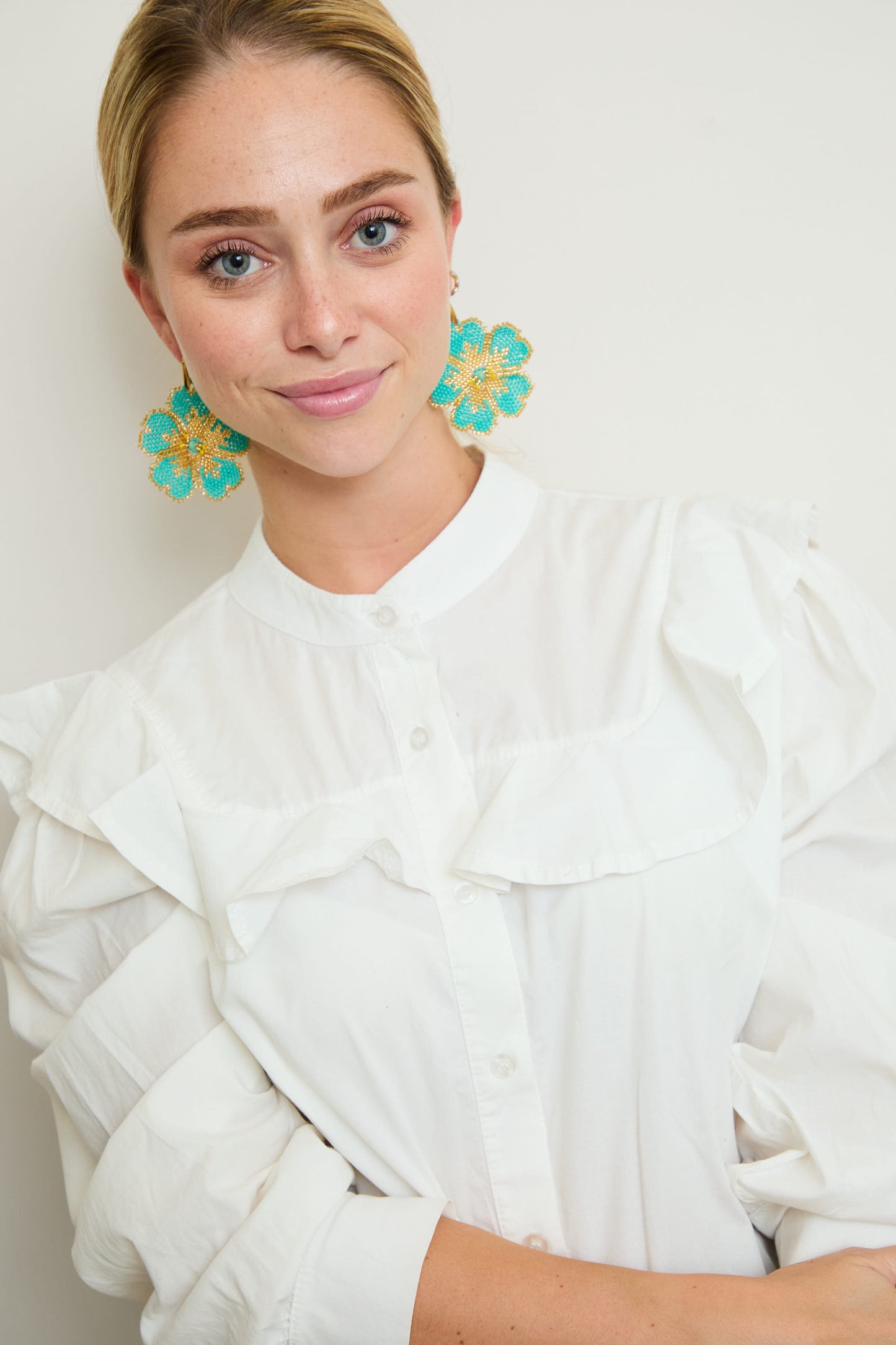 FLOWER EARRING LIGHT BLUE